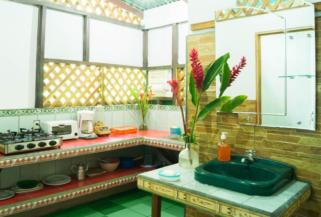 Hostal Cecilia Puerto Viejo de Talamanca Exterior foto