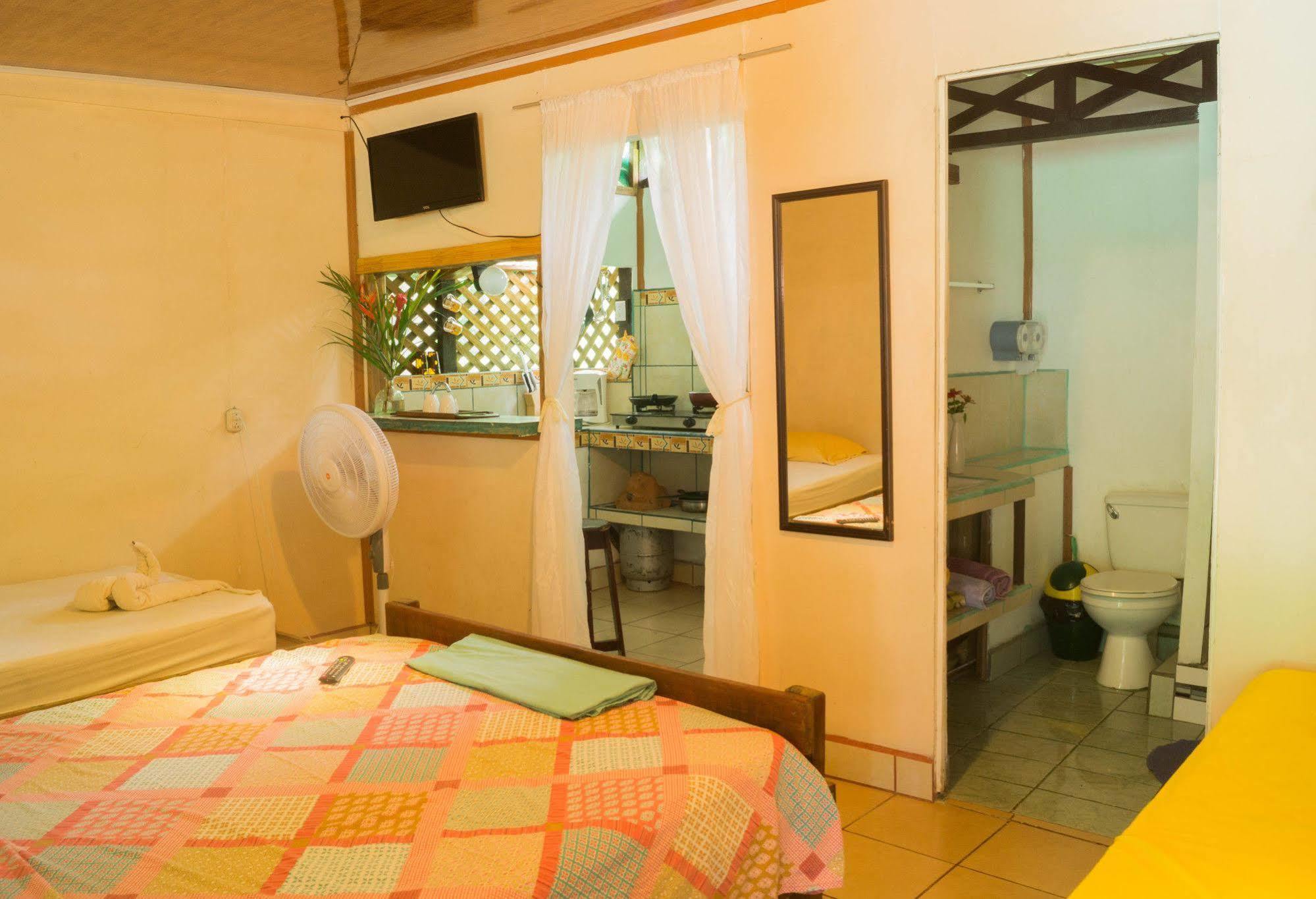 Hostal Cecilia Puerto Viejo de Talamanca Exterior foto